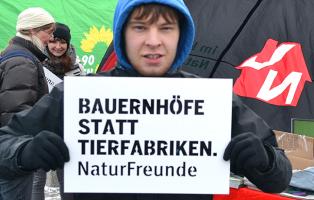 NaturFreunde fordern: Bauernhöfe statt Tierfabriken NaturFreunde fordern: Bauernhöfe statt Tierfabriken